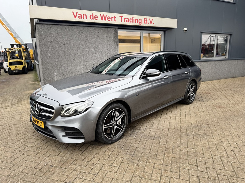 Mercedes-Benz E-Klasse Estate 300 de AMG Line 2020 Led / ACC / Leder - Personenwagen: afbeelding 1 Mercedes-Benz E-Klasse Estate 300 de AMG Line 2020 Led / ACC / Leder - Personenwagen: afbeelding 1