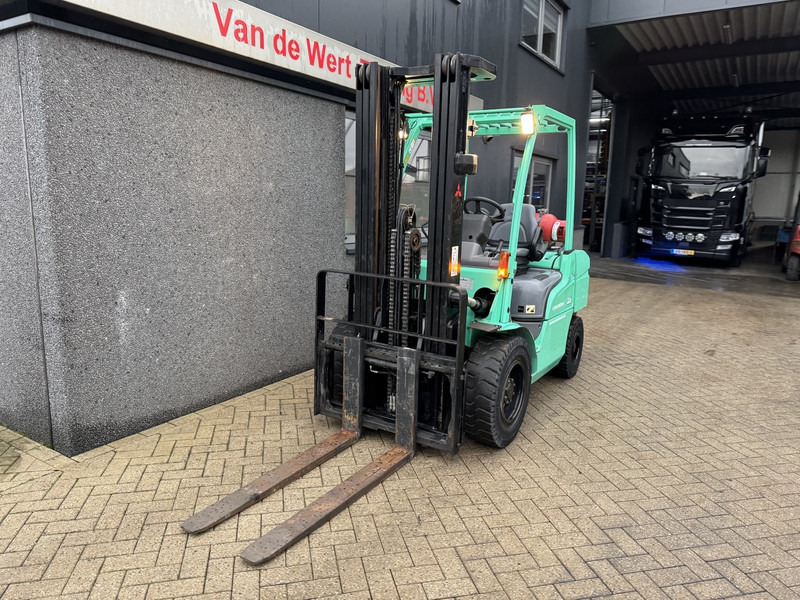 Mitsubishi FG35N Triplo 475 Freelift / Sideshift LPG 2010 - LPG heftruck: afbeelding 3 Mitsubishi FG35N Triplo 475 Freelift / Sideshift LPG 2010 - LPG heftruck: afbeelding 3