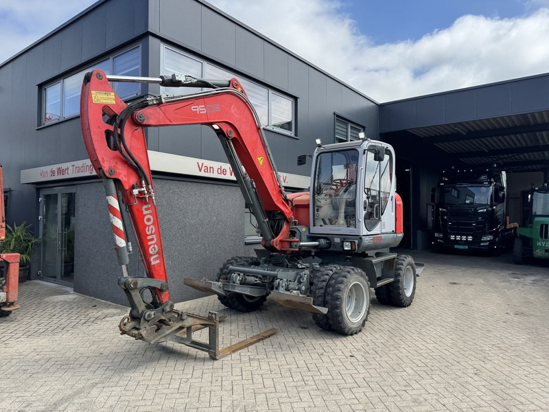 Neuson 9503 WD Mobiele Kraan 2009 Palletvork, Stenenklem, 2x Bak 8860hours Deutz Diesel - Mobiele kraan: afbeelding 2 Neuson 9503 WD Mobiele Kraan 2009 Palletvork, Stenenklem, 2x Bak 8860hours Deutz Diesel - Mobiele kraan: afbeelding 2