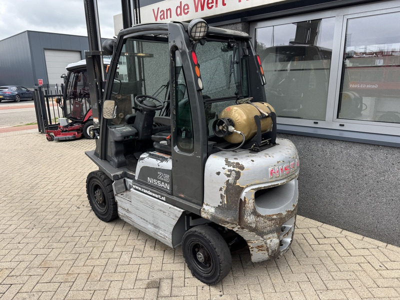 Nissan UD02A25PQ Triplo 430 Freelift/Sideshift LPG 2006 - LPG heftruck: afbeelding 5 Nissan UD02A25PQ Triplo 430 Freelift/Sideshift LPG 2006 - LPG heftruck: afbeelding 5