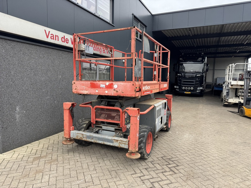 Skyjack SJ 6832RT Schaarhoogwerker / Scissor / Arbeitsbuhne 2015 4X4 Kubota Diesel 12M Werkhoogte - Schaarlift: afbeelding 3 Skyjack SJ 6832RT Schaarhoogwerker / Scissor / Arbeitsbuhne 2015 4X4 Kubota Diesel 12M Werkhoogte - Schaarlift: afbeelding 3