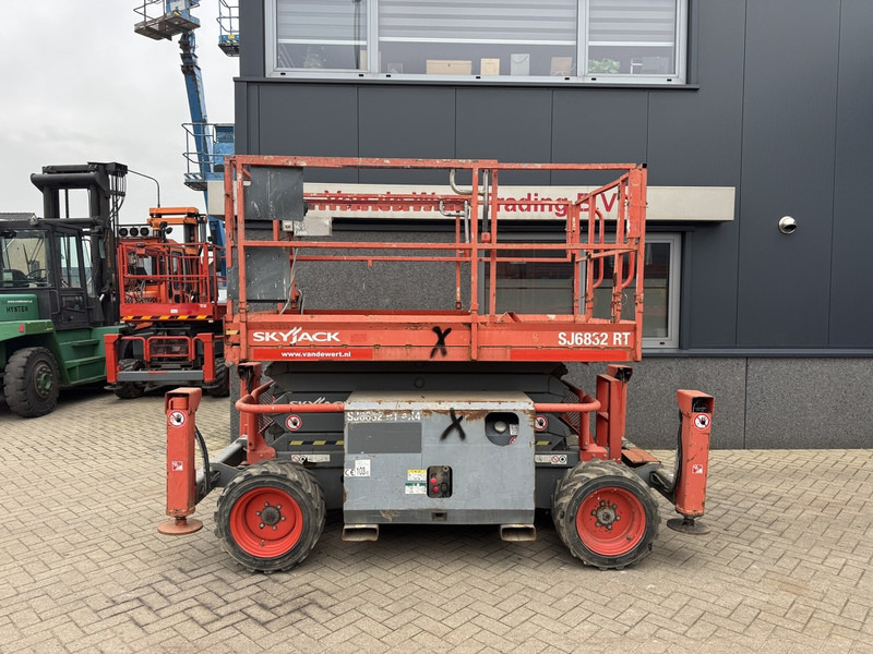 Skyjack SJ 6832RT Schaarhoogwerker / Scissor / Arbeitsbuhne 2015 4X4 Kubota Diesel 12M Werkhoogte - Schaarlift: afbeelding 1 Skyjack SJ 6832RT Schaarhoogwerker / Scissor / Arbeitsbuhne 2015 4X4 Kubota Diesel 12M Werkhoogte - Schaarlift: afbeelding 1