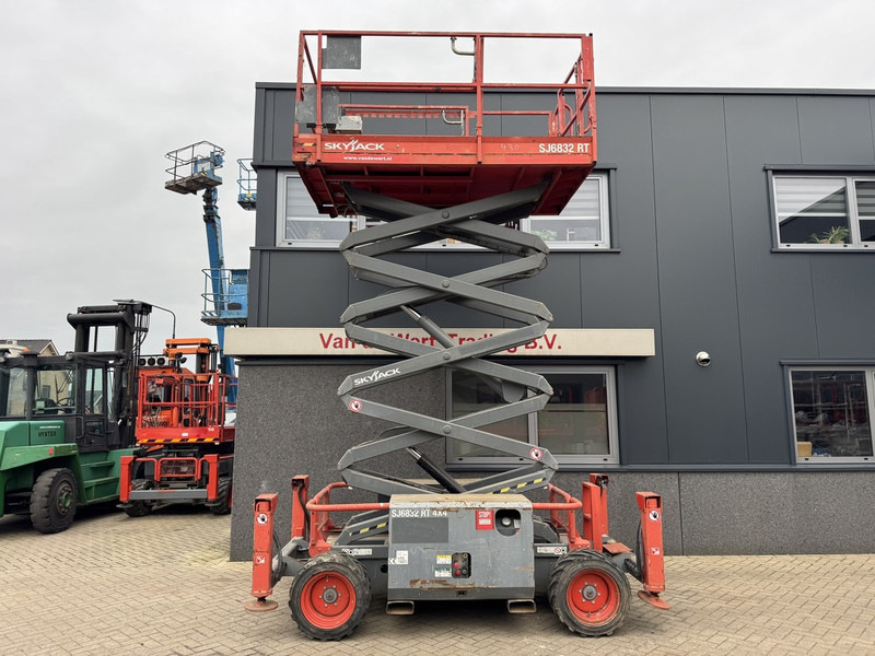 Skyjack SJ 6832RT Schaarhoogwerker / Scissor / Arbeitsbuhne 2015 4X4 Kubota Diesel 12M Werkhoogte - Schaarlift: afbeelding 5 Skyjack SJ 6832RT Schaarhoogwerker / Scissor / Arbeitsbuhne 2015 4X4 Kubota Diesel 12M Werkhoogte - Schaarlift: afbeelding 5