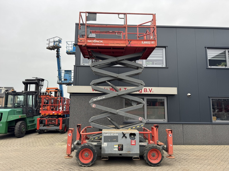 Skyjack SJ 6832RT Schaarhoogwerker / Scissor / Arbeitsbuhne 2015 4X4 Kubota Diesel 12M Werkhoogte - Schaarlift: afbeelding 5 Skyjack SJ 6832RT Schaarhoogwerker / Scissor / Arbeitsbuhne 2015 4X4 Kubota Diesel 12M Werkhoogte - Schaarlift: afbeelding 5