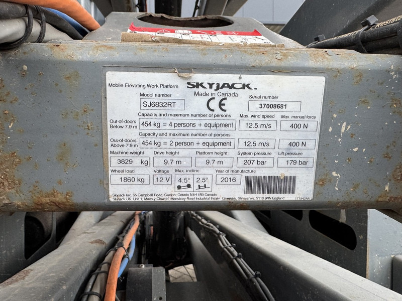 Schaarlift Skyjack SJ 6832RT Schaarhoogwerker / Scissor / Arbeitsbuhne 2016 4X4 Kubota Diesel 12M Werkhoogte: afbeelding 15 Schaarlift Skyjack SJ 6832RT Schaarhoogwerker / Scissor / Arbeitsbuhne 2016 4X4 Kubota Diesel 12M Werkhoogte: afbeelding 15