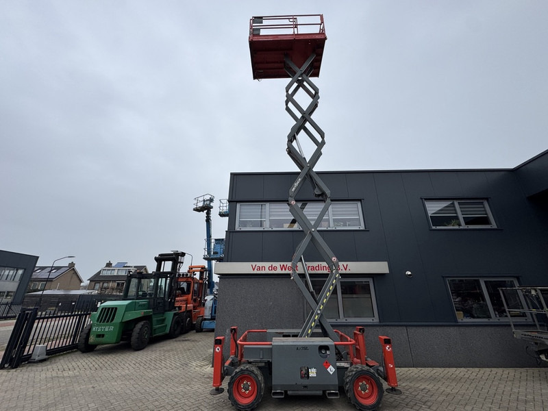 Schaarlift Skyjack SJ 6832RT Schaarhoogwerker / Scissor / Arbeitsbuhne 2016 4X4 Kubota Diesel 12M Werkhoogte: afbeelding 6 Schaarlift Skyjack SJ 6832RT Schaarhoogwerker / Scissor / Arbeitsbuhne 2016 4X4 Kubota Diesel 12M Werkhoogte: afbeelding 6