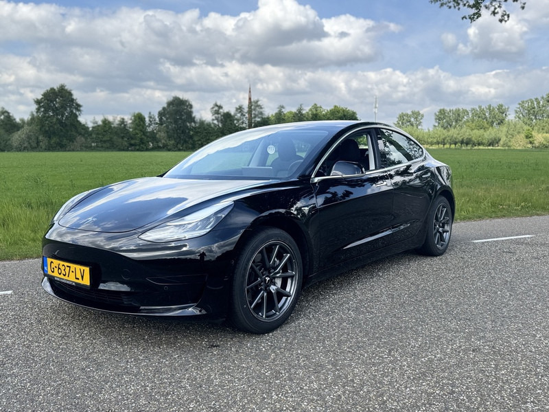 Tesla Model 3 - Sedan: afbeelding 1 Tesla Model 3 - Sedan: afbeelding 1