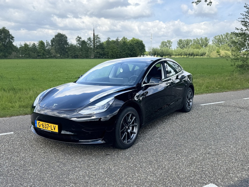 Tesla Model 3 - Sedan: afbeelding 2 Tesla Model 3 - Sedan: afbeelding 2