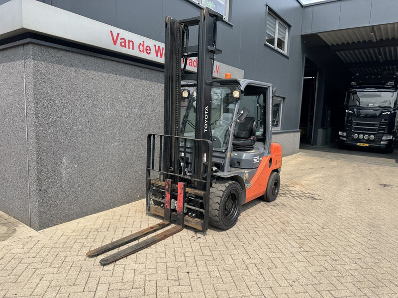 Toyota 02-8 FDF 30 - Diesel heftruck: afbeelding 3 Toyota 02-8 FDF 30 - Diesel heftruck: afbeelding 3