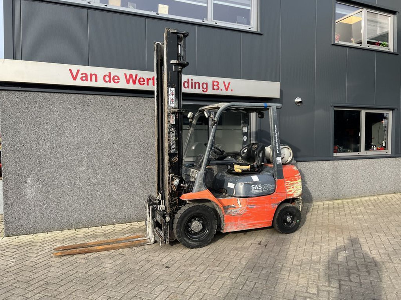 Toyota 42 7FGF 25 - LPG heftruck: afbeelding 2 Toyota 42 7FGF 25 - LPG heftruck: afbeelding 2