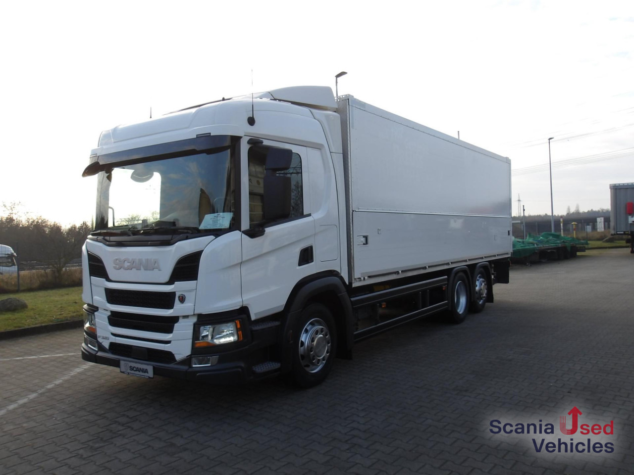 SCANIA P 320 B6x2*4NB / EWERS Schwenkwandaufbau - Drankenwagen vrachtwagen: afbeelding 1 SCANIA P 320 B6x2*4NB / EWERS Schwenkwandaufbau - Drankenwagen vrachtwagen: afbeelding 1