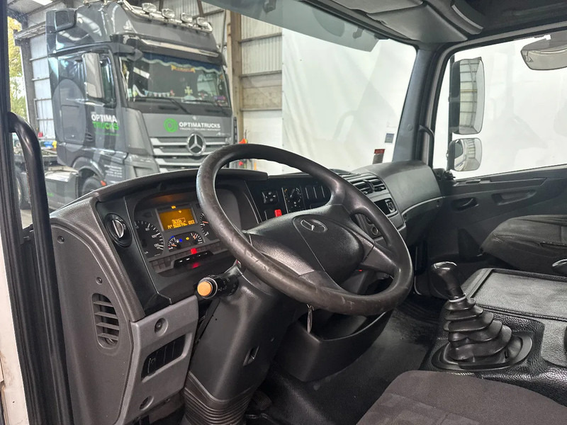 Interieur foto 3: Bakwagen Mercedes-Benz Atego 918