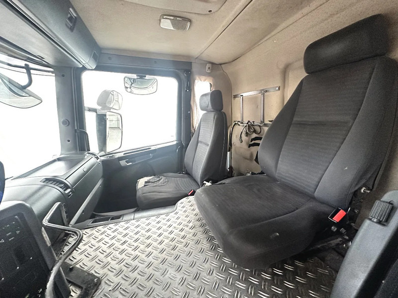 Vuilniswagen Scania P230 6X2 / Essieu relevable directionnel / Stuurbare liftas / Steerable lift axle: afbeelding 11