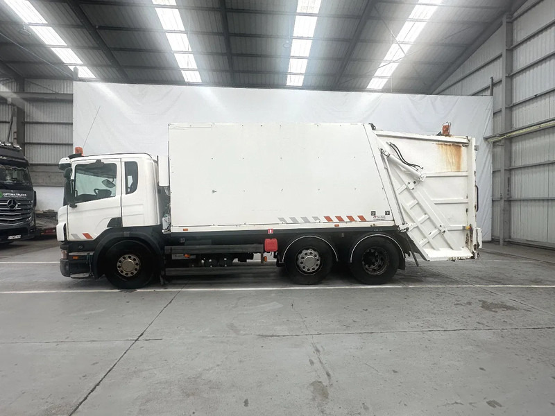 Scania P230 6X2 / Essieu relevable directionnel / Stuurbare liftas / Steerable lift axle - Vuilniswagen: afbeelding 2 Scania P230 6X2 / Essieu relevable directionnel / Stuurbare liftas / Steerable lift axle - Vuilniswagen: afbeelding 2