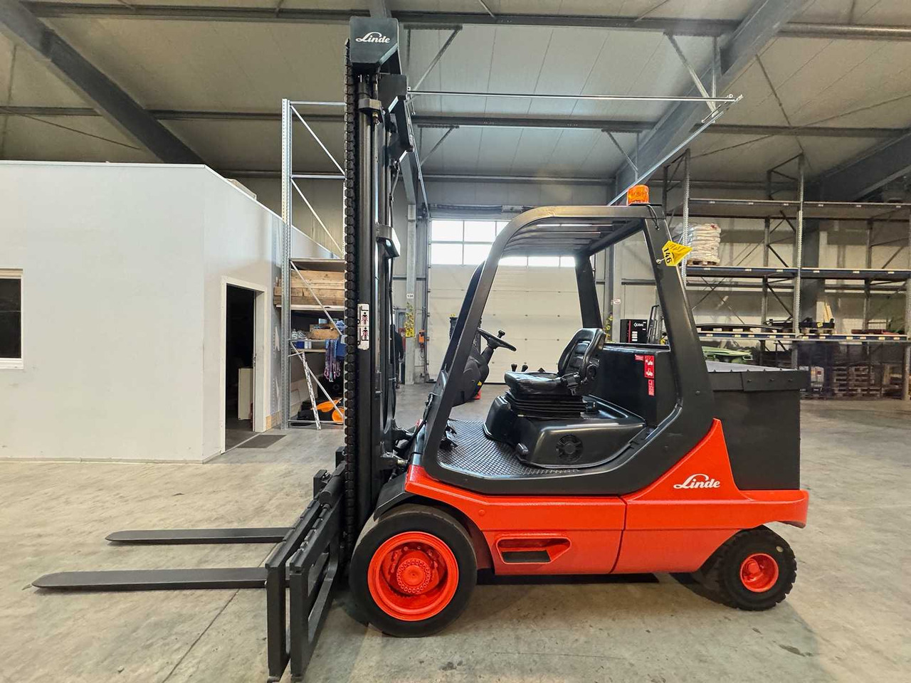 01/2017 LINDE E40 4.000KG DUPLEX 3RD VALVE 200CM SIDESHIFT ELECTRIC FORKLIFT - Heftruck: afbeelding 3 01/2017 LINDE E40 4.000KG DUPLEX 3RD VALVE 200CM SIDESHIFT ELECTRIC FORKLIFT - Heftruck: afbeelding 3
