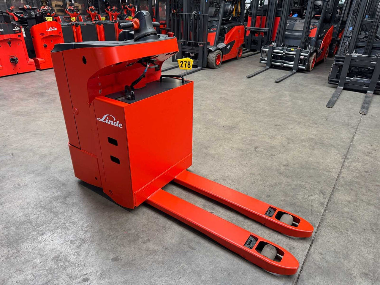 08/2024 LINDE T20SF 2.000KG PALLET TRUCK ANT STACKER 2.704 HOURS - Heftruck: afbeelding 3 08/2024 LINDE T20SF 2.000KG PALLET TRUCK ANT STACKER 2.704 HOURS - Heftruck: afbeelding 3
