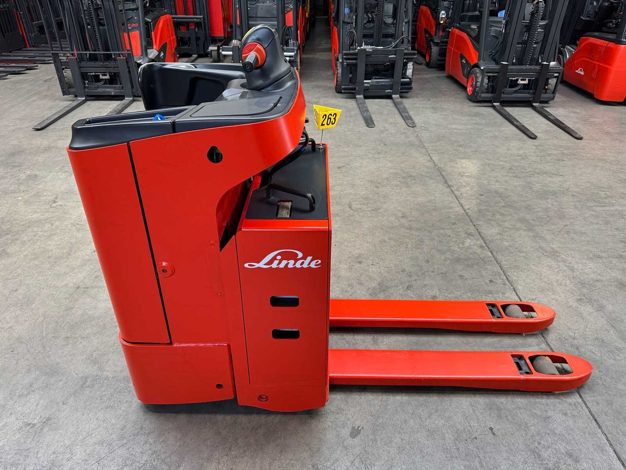 13/2024 SERVICE +UVV 10/2026 LINDE T20SF 2.000KG PALLET TRUCK ANT STACKER 3.098 HOURS - Heftruck: afbeelding 2 13/2024 SERVICE +UVV 10/2026 LINDE T20SF 2.000KG PALLET TRUCK ANT STACKER 3.098 HOURS - Heftruck: afbeelding 2