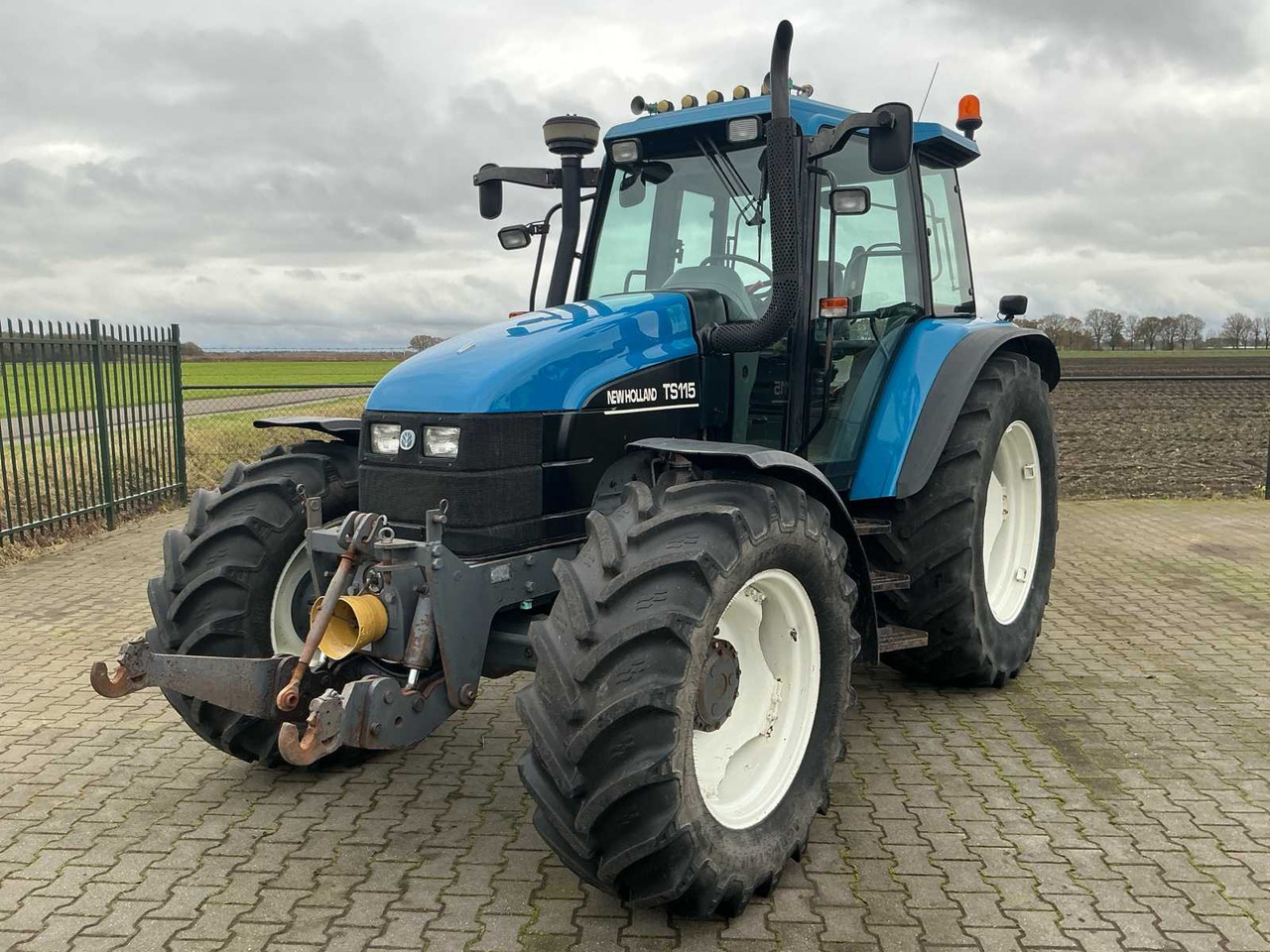 1998 NEW HOLLAND TS115 ALL-WHEEL DRIVE FARM TRACTOR - Tractor: afbeelding 1 1998 NEW HOLLAND TS115 ALL-WHEEL DRIVE FARM TRACTOR - Tractor: afbeelding 1