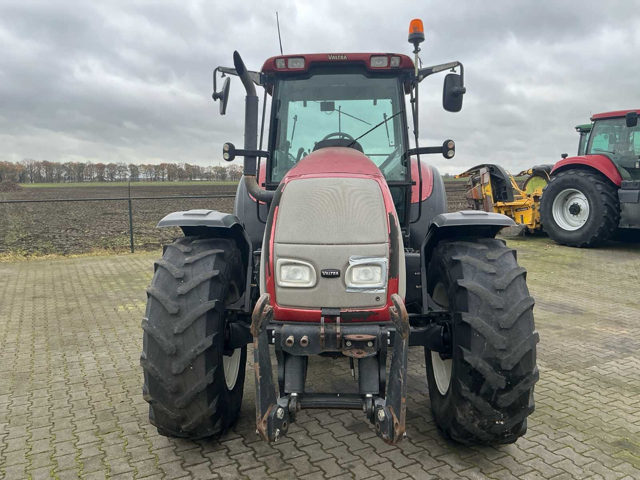 2004 VALTRA T120 ALL-WHEEL DRIVE FARM TRACTOR - Tractor: afbeelding 2 2004 VALTRA T120 ALL-WHEEL DRIVE FARM TRACTOR - Tractor: afbeelding 2