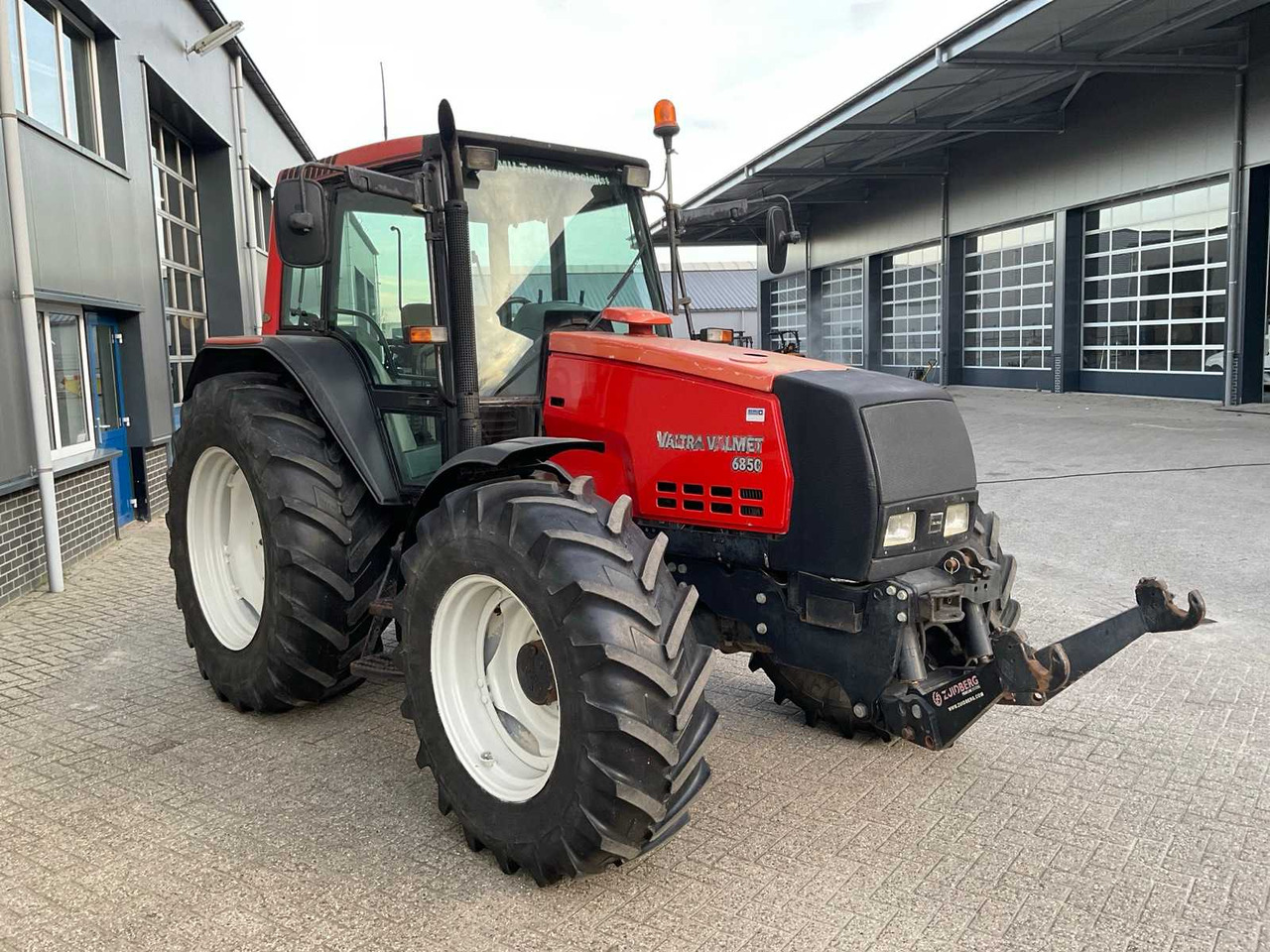 2005 VALTRA 6850 HITECH ALL-WHEEL DRIVE FARM TRACTOR - Tractor: afbeelding 4 2005 VALTRA 6850 HITECH ALL-WHEEL DRIVE FARM TRACTOR - Tractor: afbeelding 4