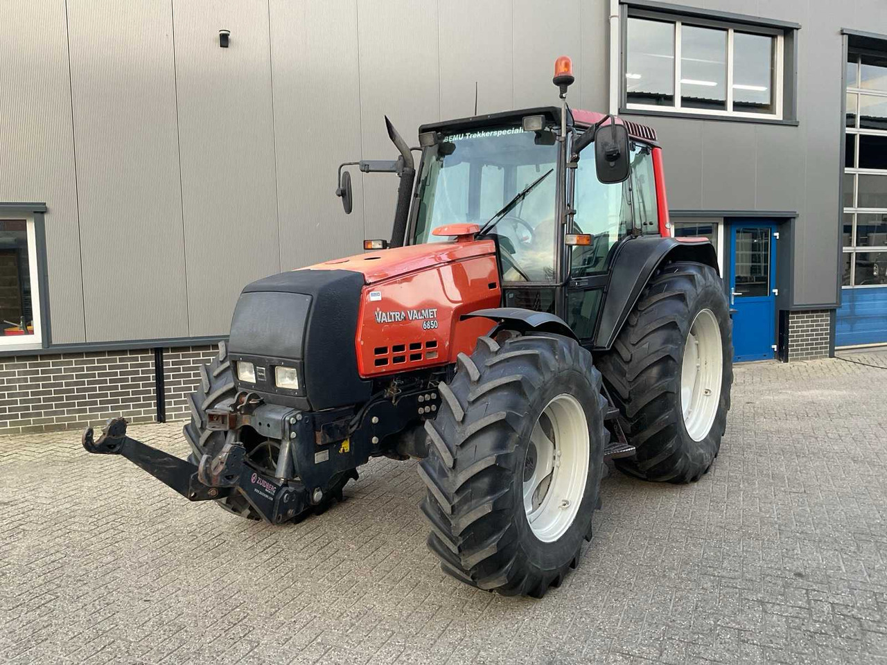 2005 VALTRA 6850 HITECH ALL-WHEEL DRIVE FARM TRACTOR - Tractor: afbeelding 2 2005 VALTRA 6850 HITECH ALL-WHEEL DRIVE FARM TRACTOR - Tractor: afbeelding 2