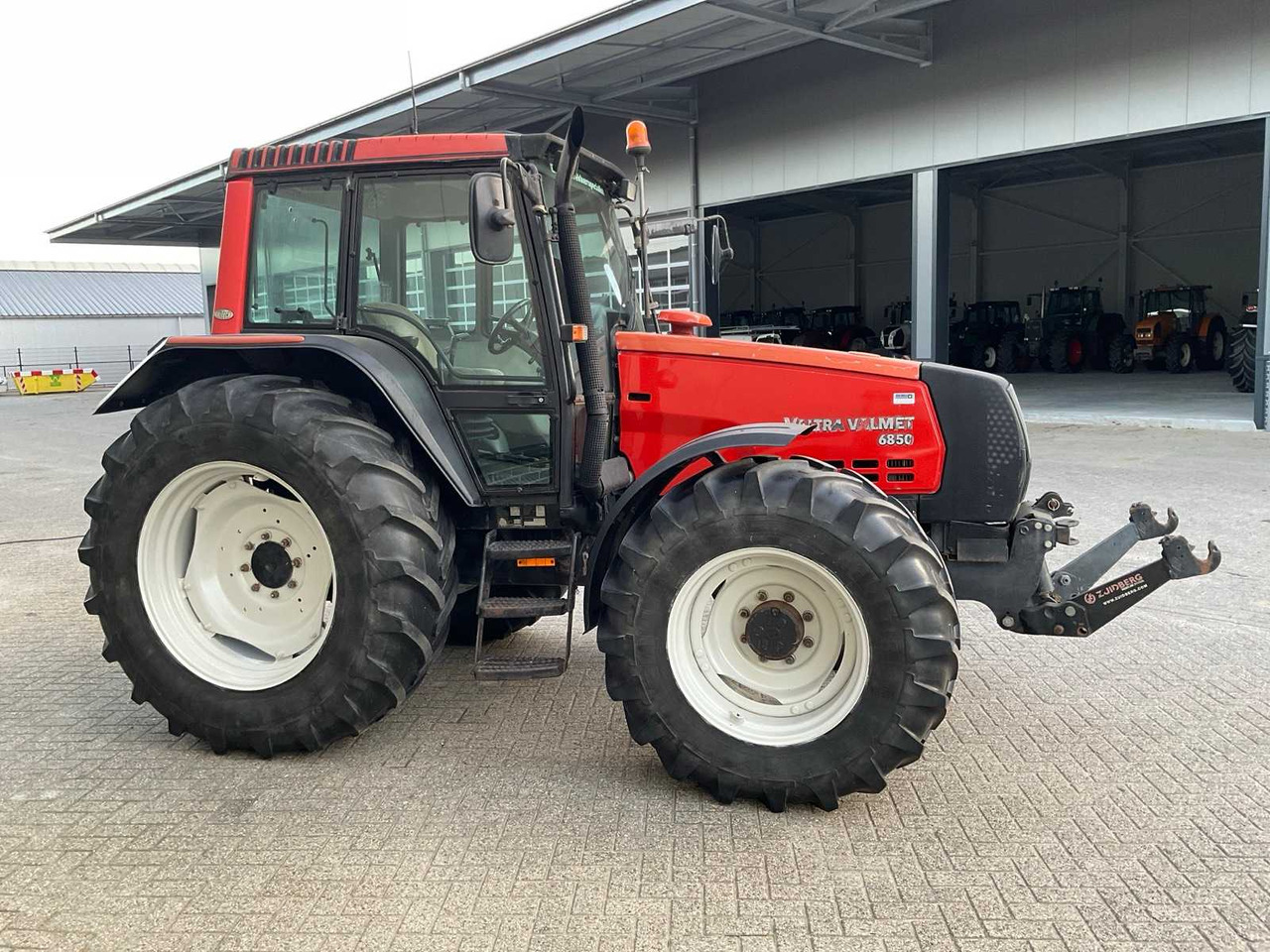 2005 VALTRA 6850 HITECH ALL-WHEEL DRIVE FARM TRACTOR - Tractor: afbeelding 5 2005 VALTRA 6850 HITECH ALL-WHEEL DRIVE FARM TRACTOR - Tractor: afbeelding 5