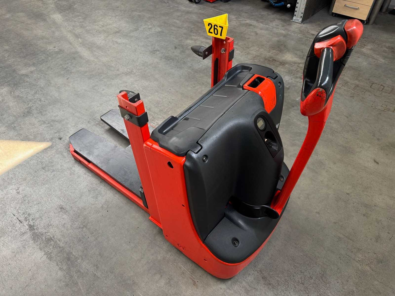2011 LINDE ROTOBATT BATTERY REPLACEMENT PALLET TRUCK STACKER ANT 2,115 HOURS - Heftruck: afbeelding 3 2011 LINDE ROTOBATT BATTERY REPLACEMENT PALLET TRUCK STACKER ANT 2,115 HOURS - Heftruck: afbeelding 3