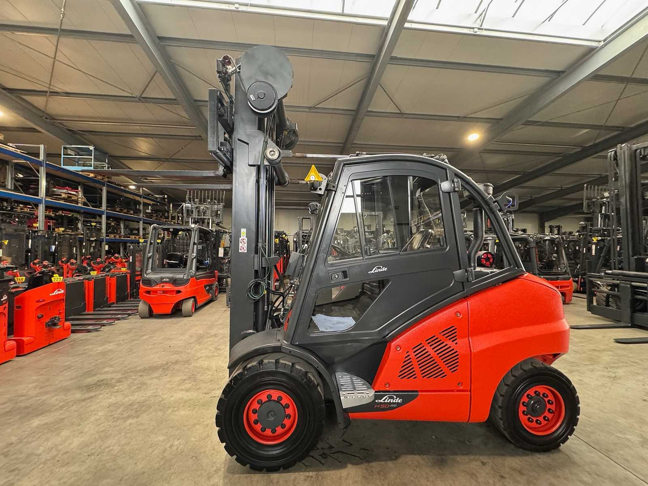 2015 SERVICE + UVV 10/2026 LINDE H50D TRIPLEX 666CM 3RD+4TH+5TH VALVE CAB DIESEL FORKLIFT - Heftruck: afbeelding 1 2015 SERVICE + UVV 10/2026 LINDE H50D TRIPLEX 666CM 3RD+4TH+5TH VALVE CAB DIESEL FORKLIFT - Heftruck: afbeelding 1
