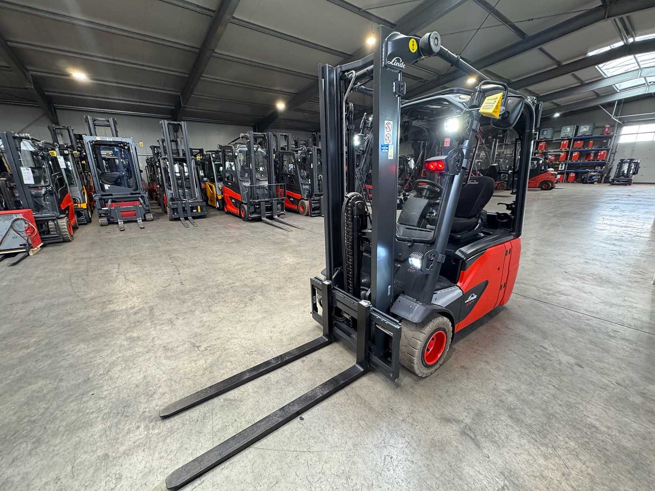 2018 SERVICE+UVV 10/2026 LINDE E18 EVO 1,800KG DUPLEX FREE LIFT ELECTRIC FORKLIFT 4,950 HOURS E20 - Heftruck: afbeelding 2 2018 SERVICE+UVV 10/2026 LINDE E18 EVO 1,800KG DUPLEX FREE LIFT ELECTRIC FORKLIFT 4,950 HOURS E20 - Heftruck: afbeelding 2