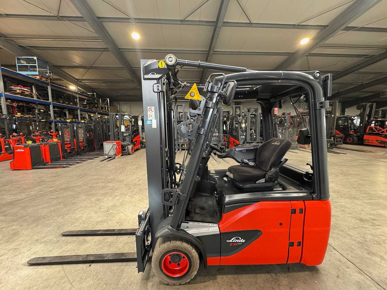 2018 SERVICE+UVV 10/2026 LINDE E18 EVO 1,800KG DUPLEX FREE LIFT ELECTRIC FORKLIFT 4,950 HOURS E20 - Heftruck: afbeelding 1 2018 SERVICE+UVV 10/2026 LINDE E18 EVO 1,800KG DUPLEX FREE LIFT ELECTRIC FORKLIFT 4,950 HOURS E20 - Heftruck: afbeelding 1