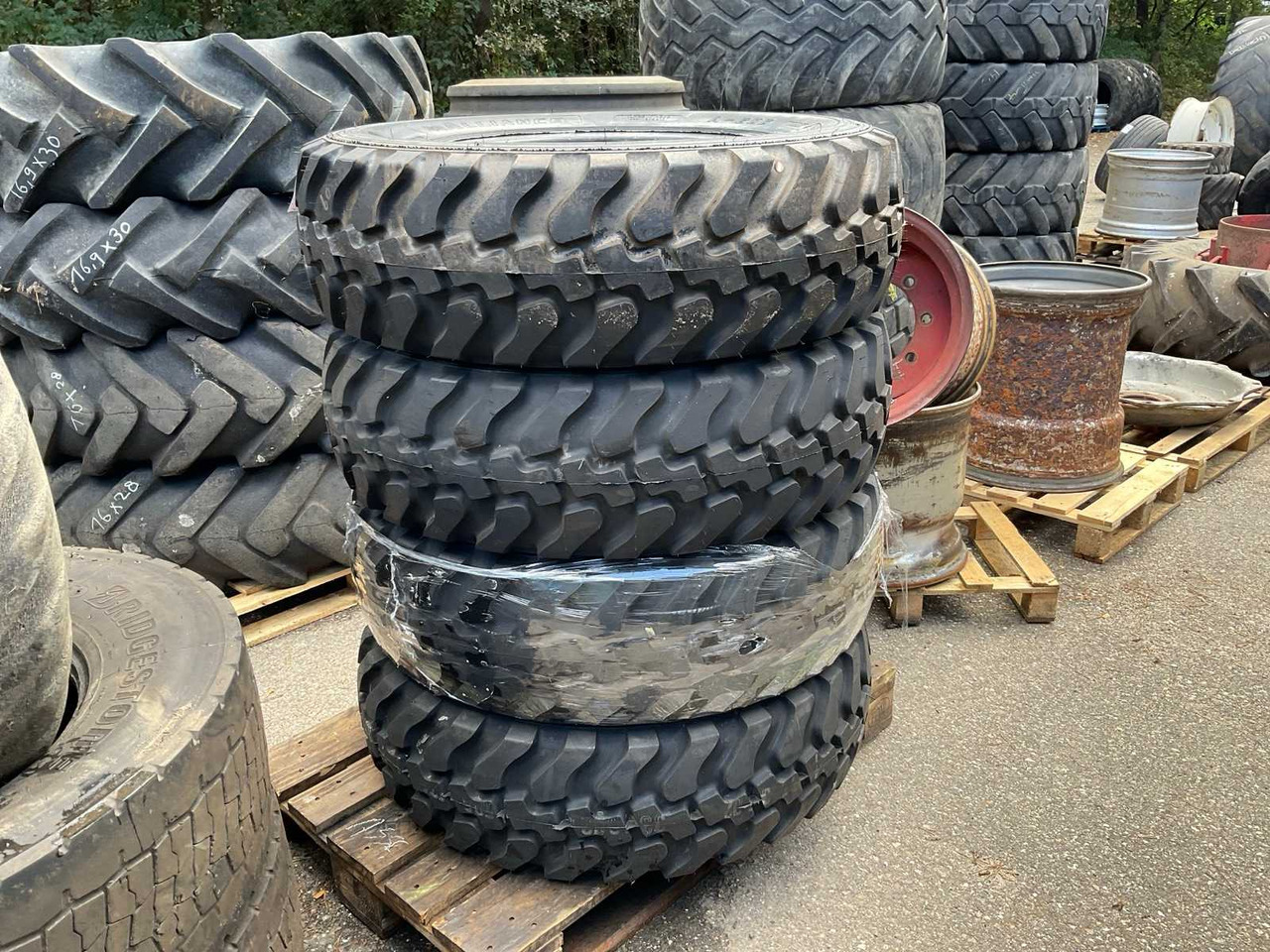Alliance A-606 - Banden en velgen voor Tractor: afbeelding 1 Alliance A-606 - Banden en velgen voor Tractor: afbeelding 1