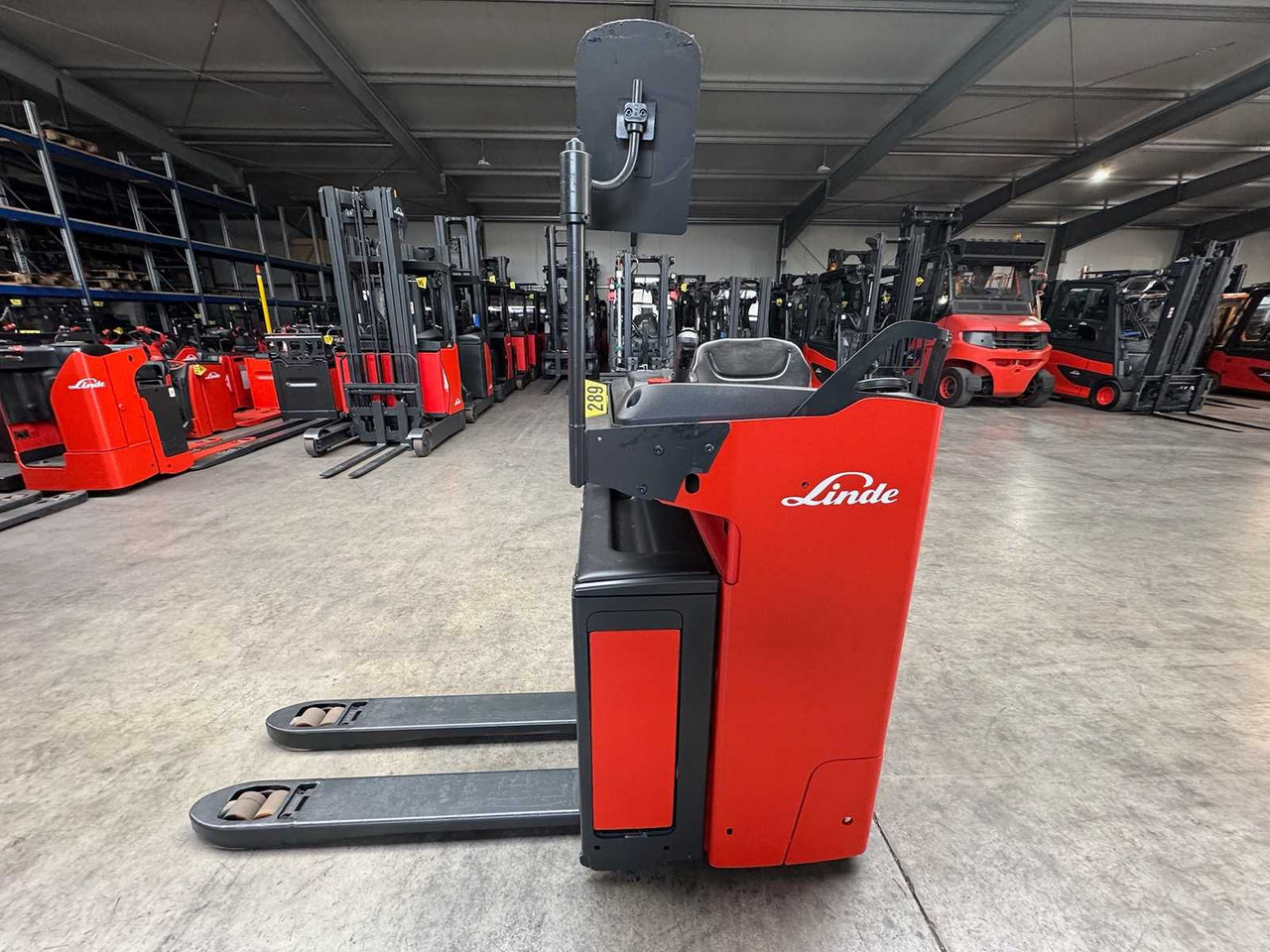 BATTERY 46/2023 BJ.2020 SERVICE + UVV 08/2026 LINDE T20R PALLET TRUCK STACKER ANT 4,715 HOURS - Heftruck: afbeelding 1 BATTERY 46/2023 BJ.2020 SERVICE + UVV 08/2026 LINDE T20R PALLET TRUCK STACKER ANT 4,715 HOURS - Heftruck: afbeelding 1