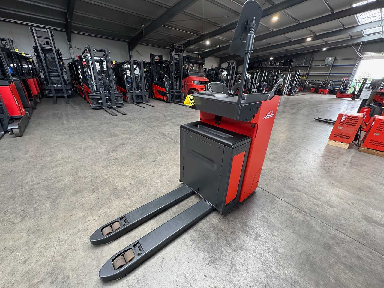 BATTERY 46/2023 BJ.2020 SERVICE + UVV 08/2026 LINDE T20R PALLET TRUCK STACKER ANT 4,715 HOURS - Heftruck: afbeelding 5 BATTERY 46/2023 BJ.2020 SERVICE + UVV 08/2026 LINDE T20R PALLET TRUCK STACKER ANT 4,715 HOURS - Heftruck: afbeelding 5