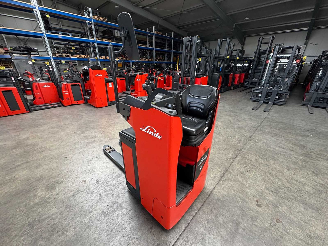 BATTERY 46/2023 BJ.2020 SERVICE + UVV 08/2026 LINDE T20R PALLET TRUCK STACKER ANT 4,715 HOURS - Heftruck: afbeelding 4 BATTERY 46/2023 BJ.2020 SERVICE + UVV 08/2026 LINDE T20R PALLET TRUCK STACKER ANT 4,715 HOURS - Heftruck: afbeelding 4