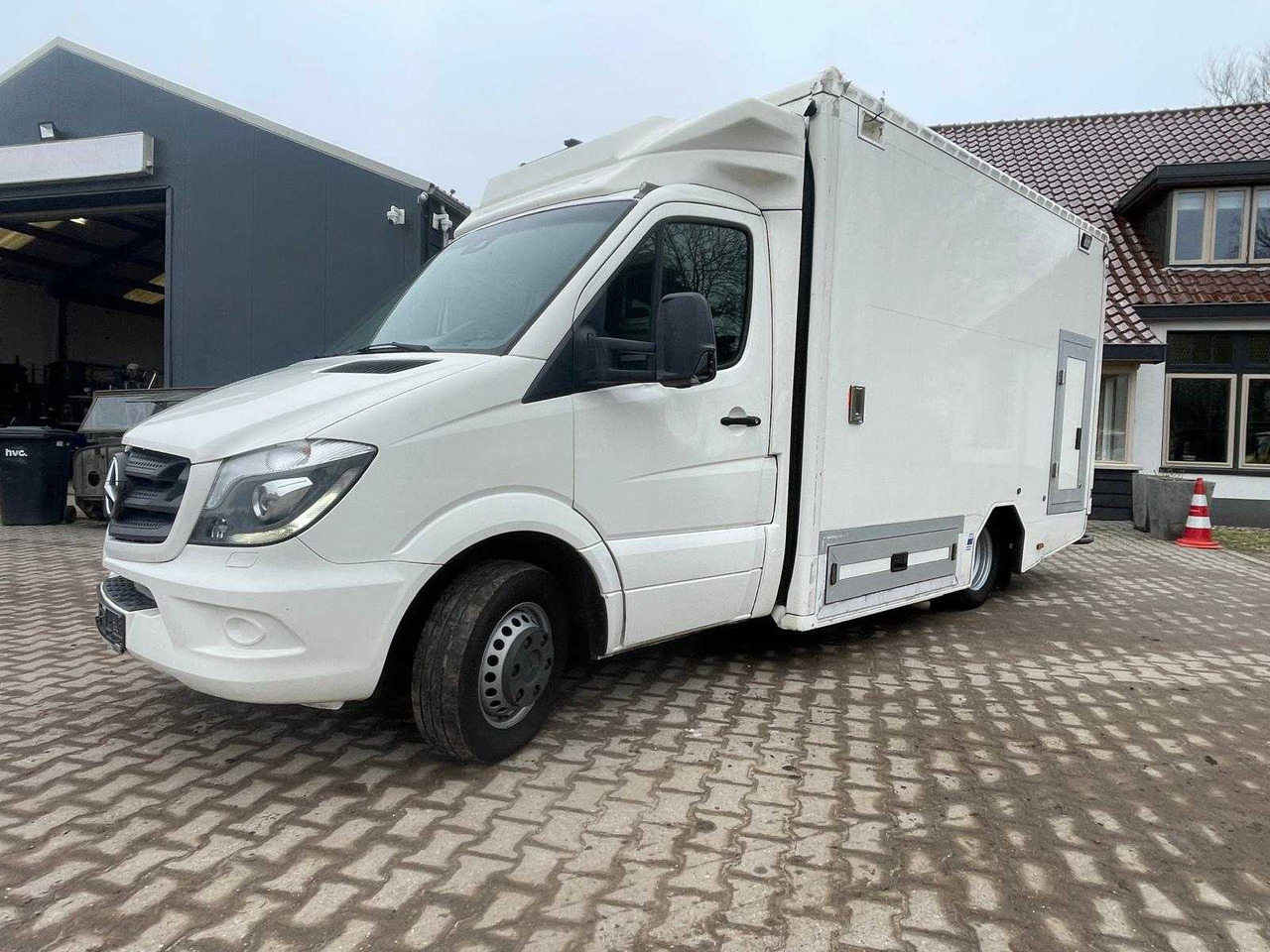 MERCEDES - SPRINTER 519 AMBULACE CAMPER - COMMERCIAL VEHICLE - Bestelwagen: afbeelding 1 MERCEDES - SPRINTER 519 AMBULACE CAMPER - COMMERCIAL VEHICLE - Bestelwagen: afbeelding 1