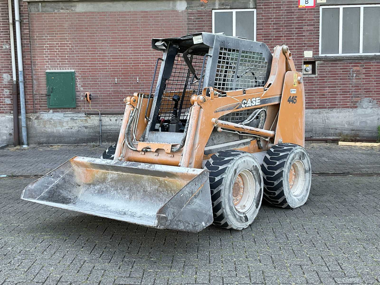 Case 445 - Schranklader: afbeelding 1 Case 445 - Schranklader: afbeelding 1