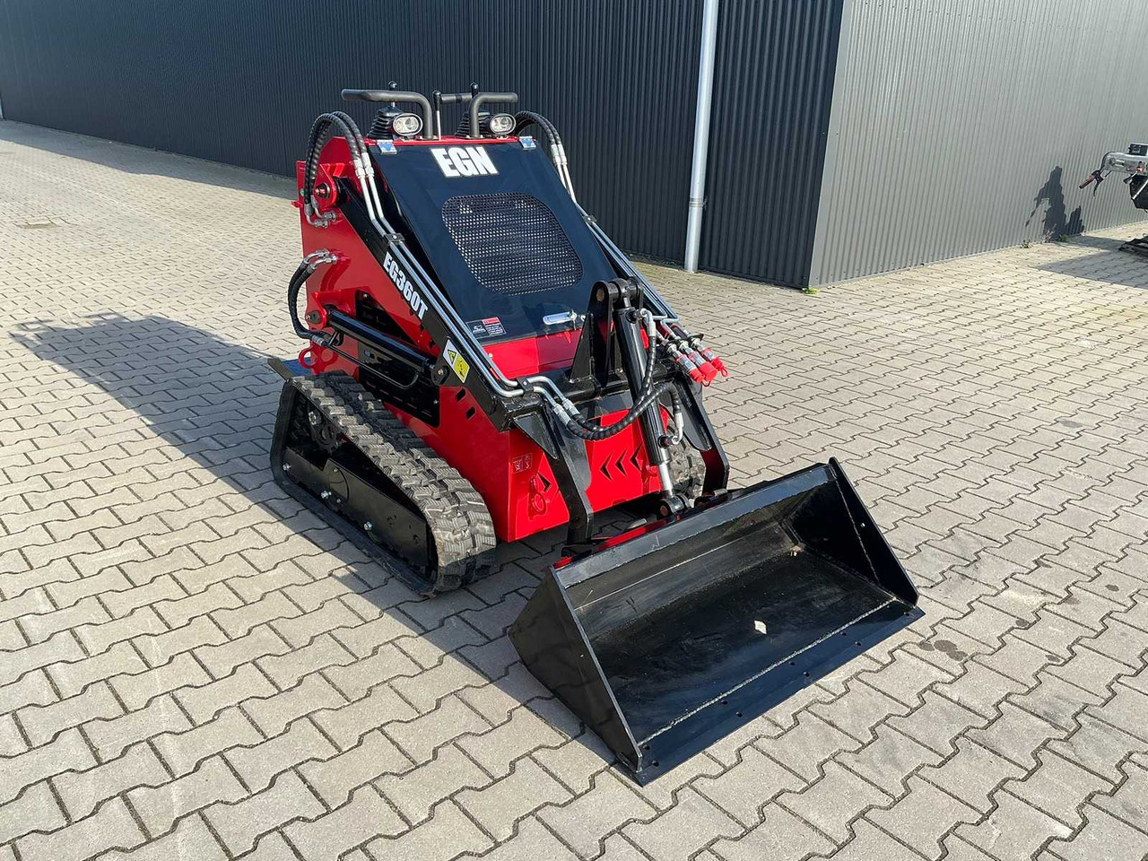 EGN EG360T MINI LOADER / SKID STEER LOADER ON TRACKS - Compacte rupslader: afbeelding 4 EGN EG360T MINI LOADER / SKID STEER LOADER ON TRACKS - Compacte rupslader: afbeelding 4