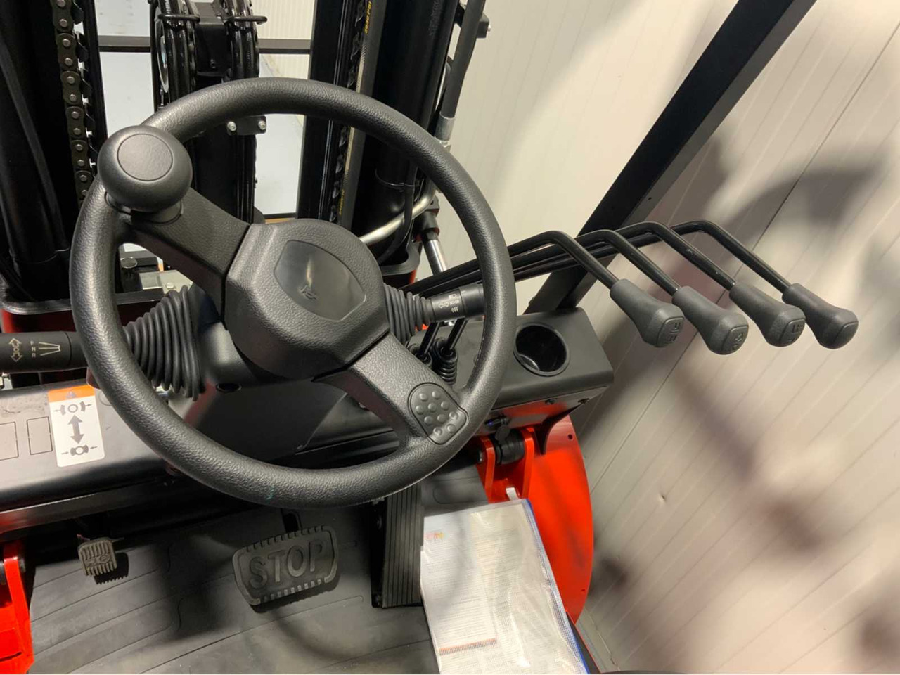 Heftruck EP 3500KG LIFTING CAPACITY- 4.8 METER PLYWOOD, FREE-LIFT, SIDE-SHIFT FORKLIFT: afbeelding 10 Heftruck EP 3500KG LIFTING CAPACITY- 4.8 METER PLYWOOD, FREE-LIFT, SIDE-SHIFT FORKLIFT: afbeelding 10