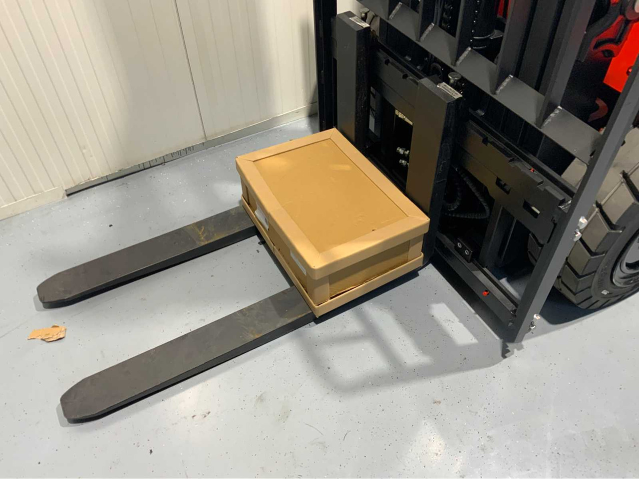 Heftruck EP 3500KG LIFTING CAPACITY- 4.8 METER PLYWOOD, FREE-LIFT, SIDE-SHIFT FORKLIFT: afbeelding 9 Heftruck EP 3500KG LIFTING CAPACITY- 4.8 METER PLYWOOD, FREE-LIFT, SIDE-SHIFT FORKLIFT: afbeelding 9