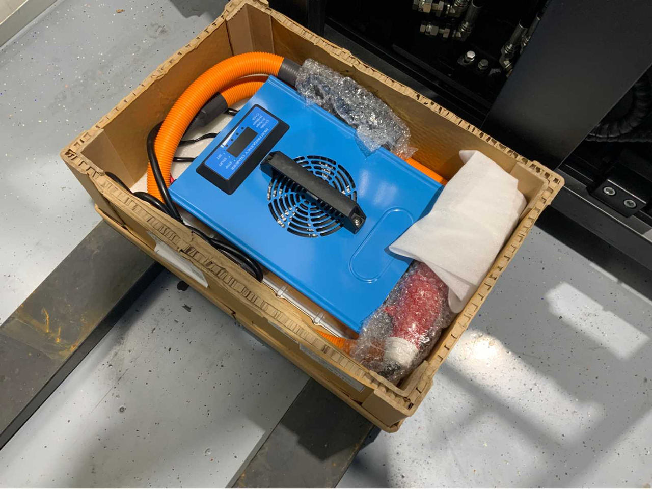 Heftruck EP 3500KG LIFTING CAPACITY- 4.8 METER PLYWOOD, FREE-LIFT, SIDE-SHIFT FORKLIFT: afbeelding 14 Heftruck EP 3500KG LIFTING CAPACITY- 4.8 METER PLYWOOD, FREE-LIFT, SIDE-SHIFT FORKLIFT: afbeelding 14