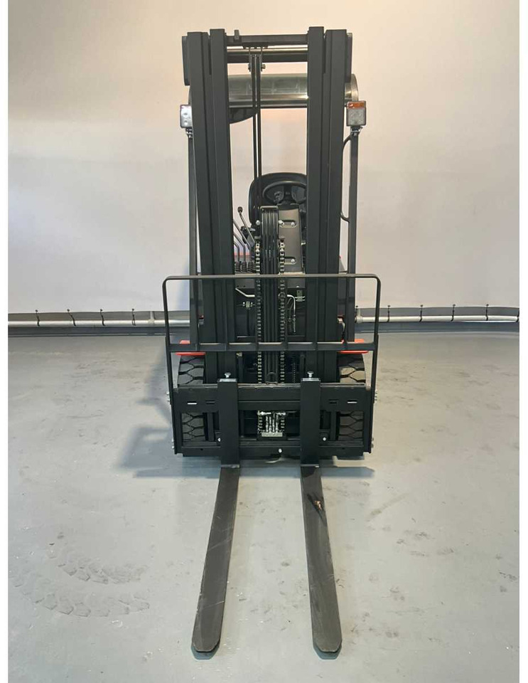 EP - EFL 181 - 4.8 METER TRIPLEX, LI-ION, FREE-LIFT, SIDE-SHIFT - FORKLIFT - Heftruck: afbeelding 4 EP - EFL 181 - 4.8 METER TRIPLEX, LI-ION, FREE-LIFT, SIDE-SHIFT - FORKLIFT - Heftruck: afbeelding 4