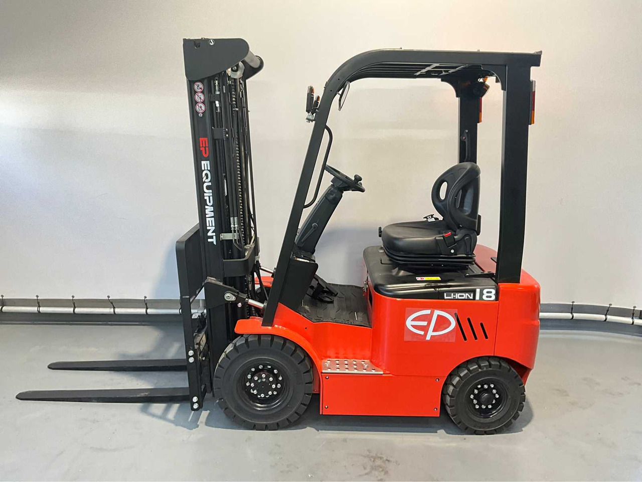 EP - EFL 181 - 4.8 METER TRIPLEX, LI-ION, FREE-LIFT, SIDE-SHIFT - FORKLIFT - Heftruck: afbeelding 2 EP - EFL 181 - 4.8 METER TRIPLEX, LI-ION, FREE-LIFT, SIDE-SHIFT - FORKLIFT - Heftruck: afbeelding 2