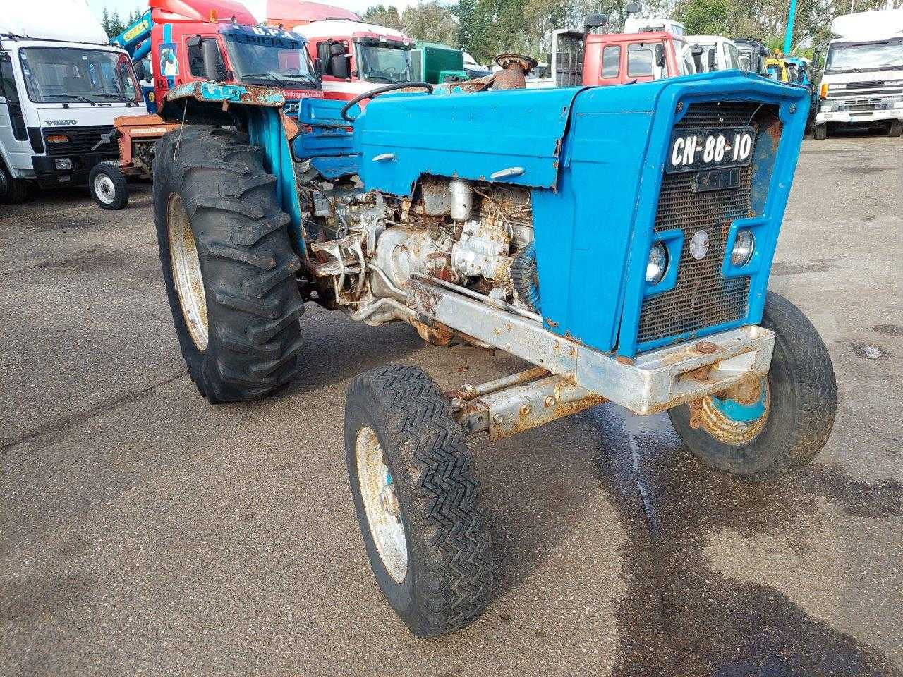 Ebro 7007 A - Tractor: afbeelding 2 Ebro 7007 A - Tractor: afbeelding 2