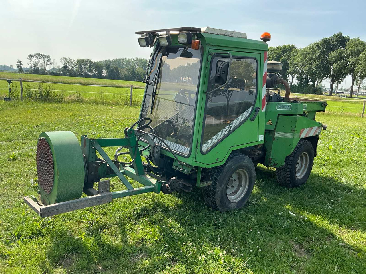 Nimos DMTRAC401 - Gemeentelijke machine/ Speciaal: afbeelding 1 Nimos DMTRAC401 - Gemeentelijke machine/ Speciaal: afbeelding 1
