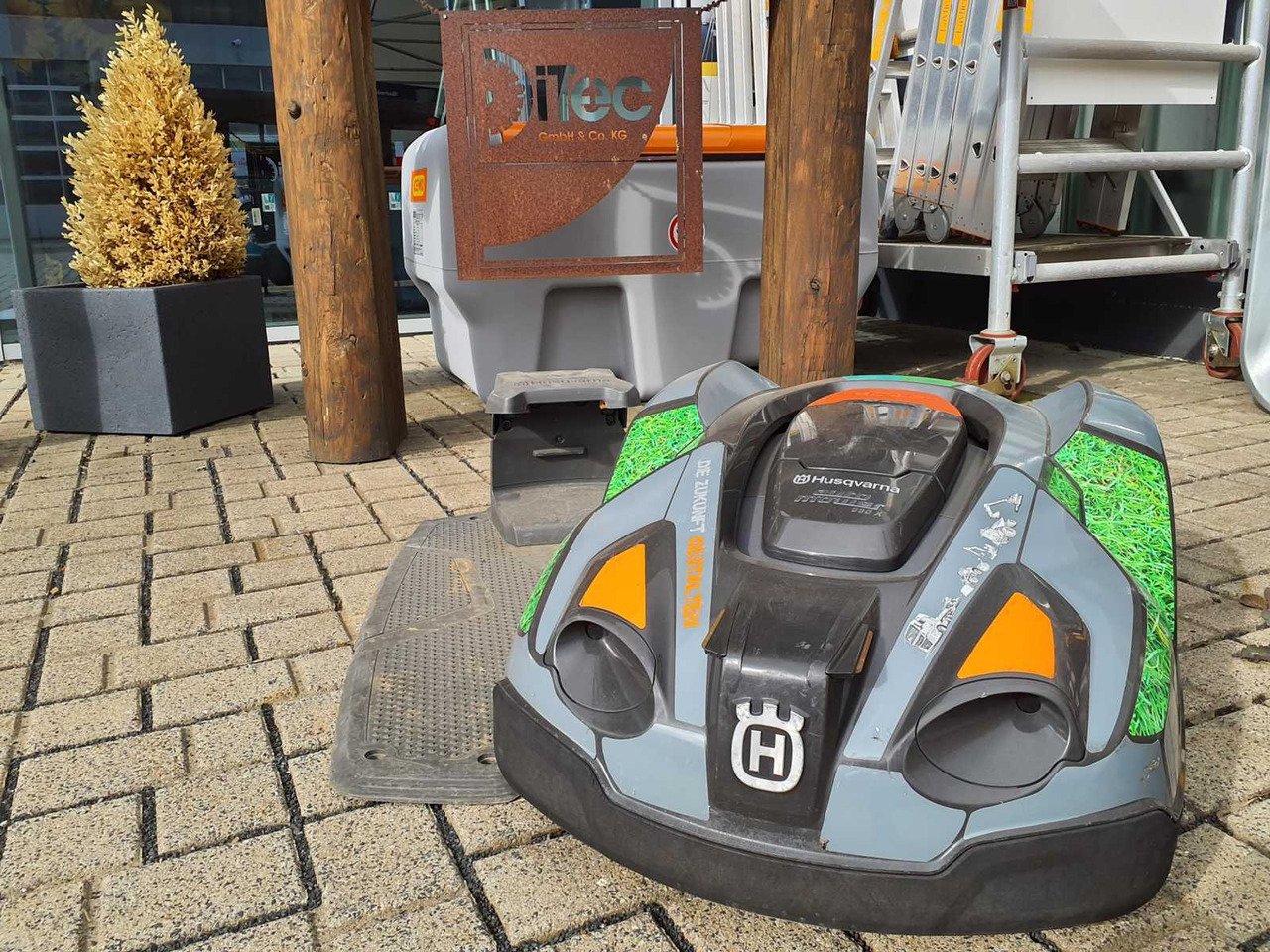 Husqvarna Automower 330x - Gazonmaaier: afbeelding 4 Husqvarna Automower 330x - Gazonmaaier: afbeelding 4