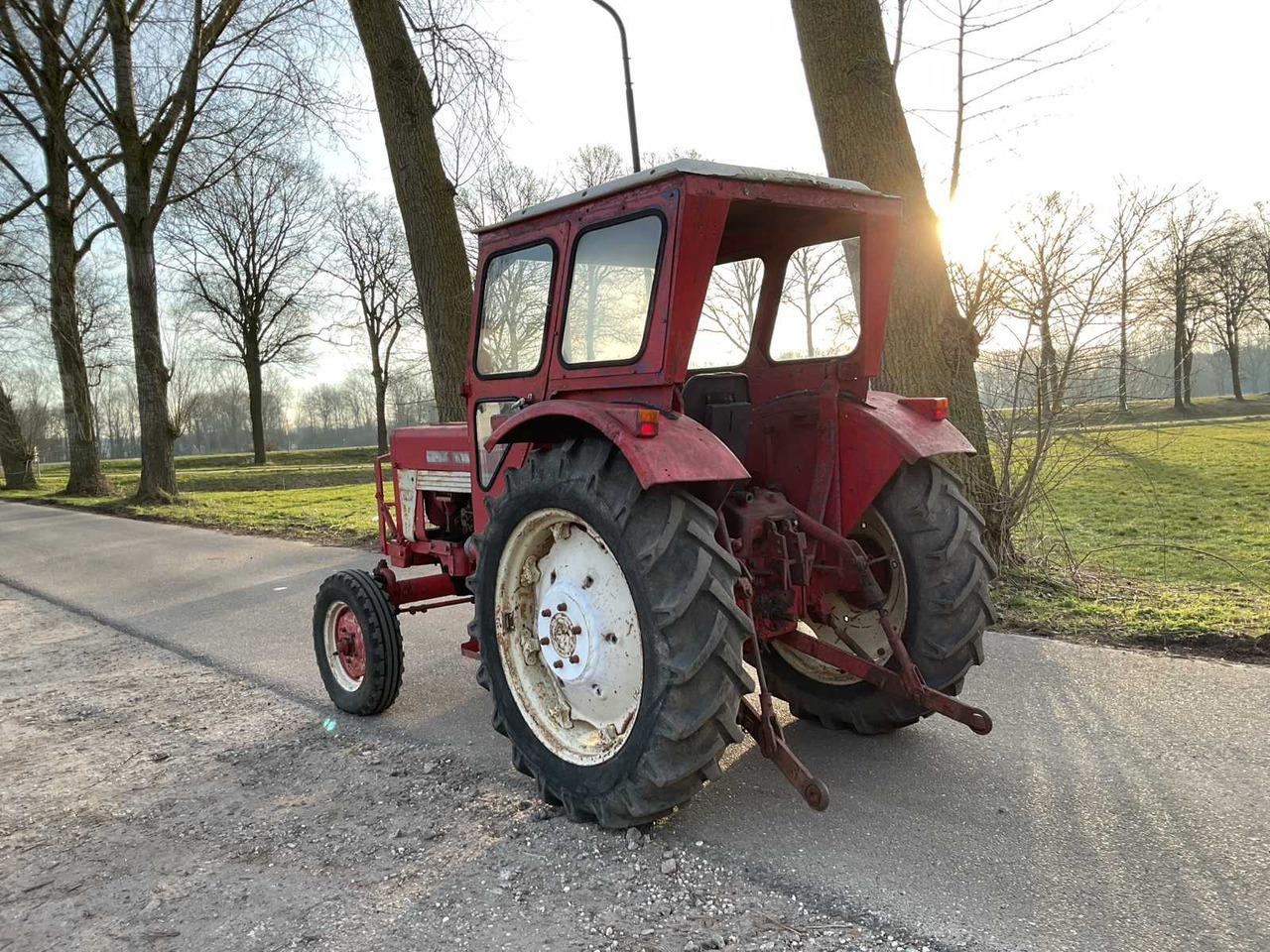 International 353 - Tractor: afbeelding 5 International 353 - Tractor: afbeelding 5