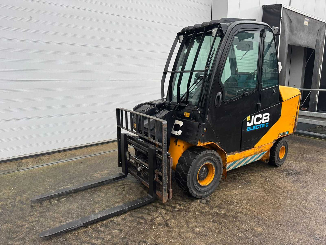 JCB - 2020 - TLT-30-E - FORK POSITIONER, SIDE-SHIFT - FORKLIFT - Heftruck: afbeelding 1 JCB - 2020 - TLT-30-E - FORK POSITIONER, SIDE-SHIFT - FORKLIFT - Heftruck: afbeelding 1