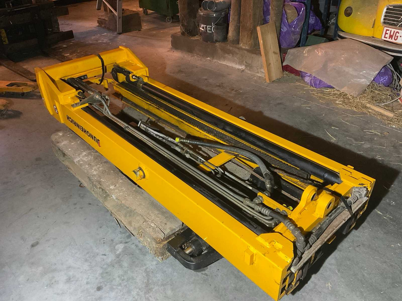 JUNGHEINRICH 2500 TRIPLEX MAST - Heftruck: afbeelding 4 JUNGHEINRICH 2500 TRIPLEX MAST - Heftruck: afbeelding 4