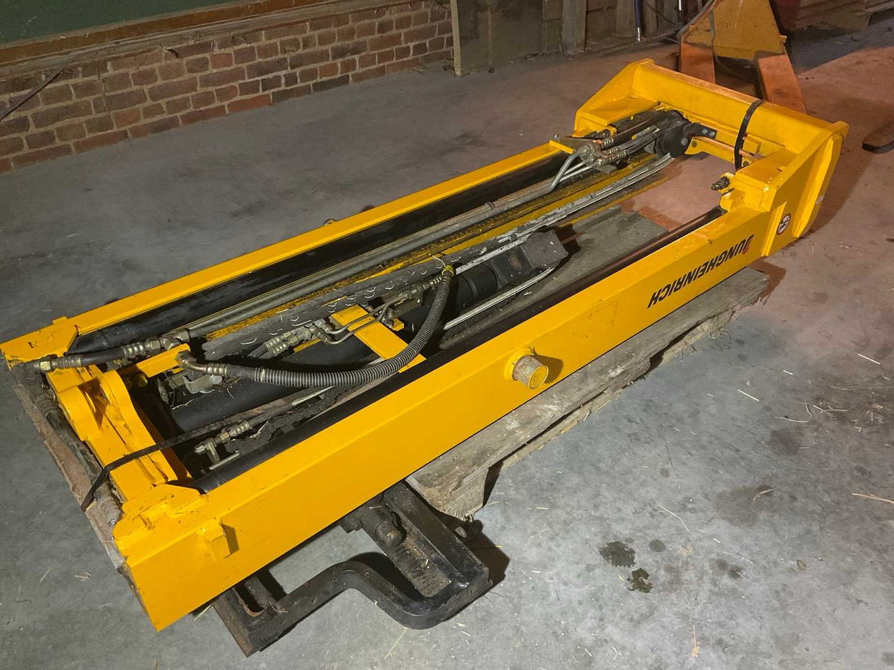 JUNGHEINRICH 2500 TRIPLEX MAST - Heftruck: afbeelding 5 JUNGHEINRICH 2500 TRIPLEX MAST - Heftruck: afbeelding 5