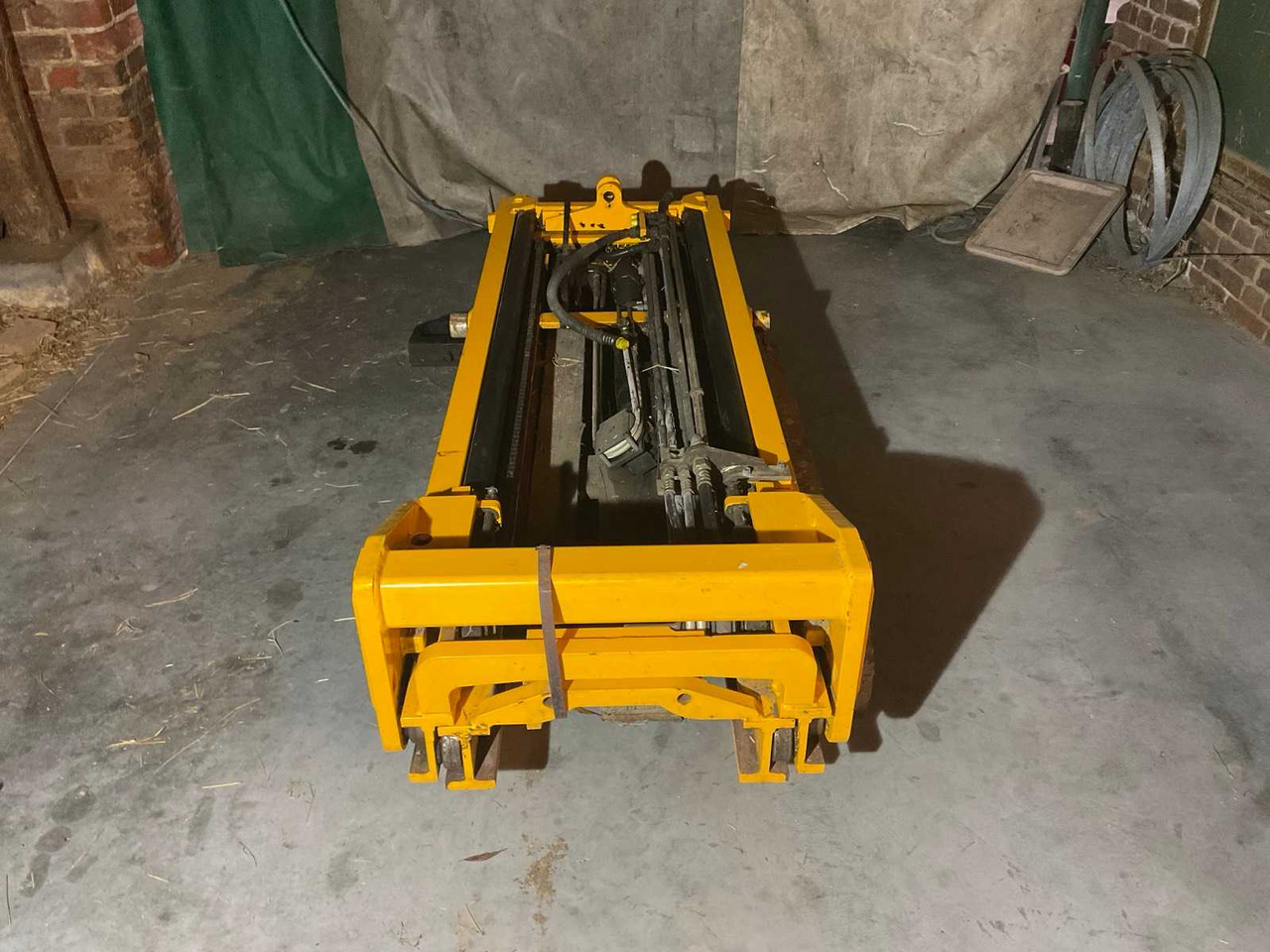 JUNGHEINRICH 2500 TRIPLEX MAST - Heftruck: afbeelding 2 JUNGHEINRICH 2500 TRIPLEX MAST - Heftruck: afbeelding 2